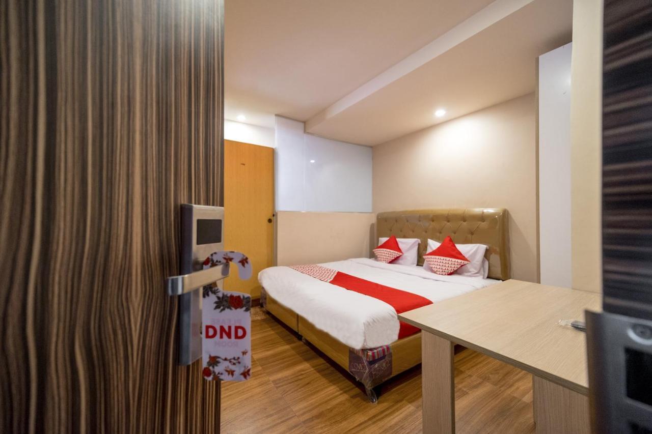 OYO 291 Medan City Syariah Bagian luar foto