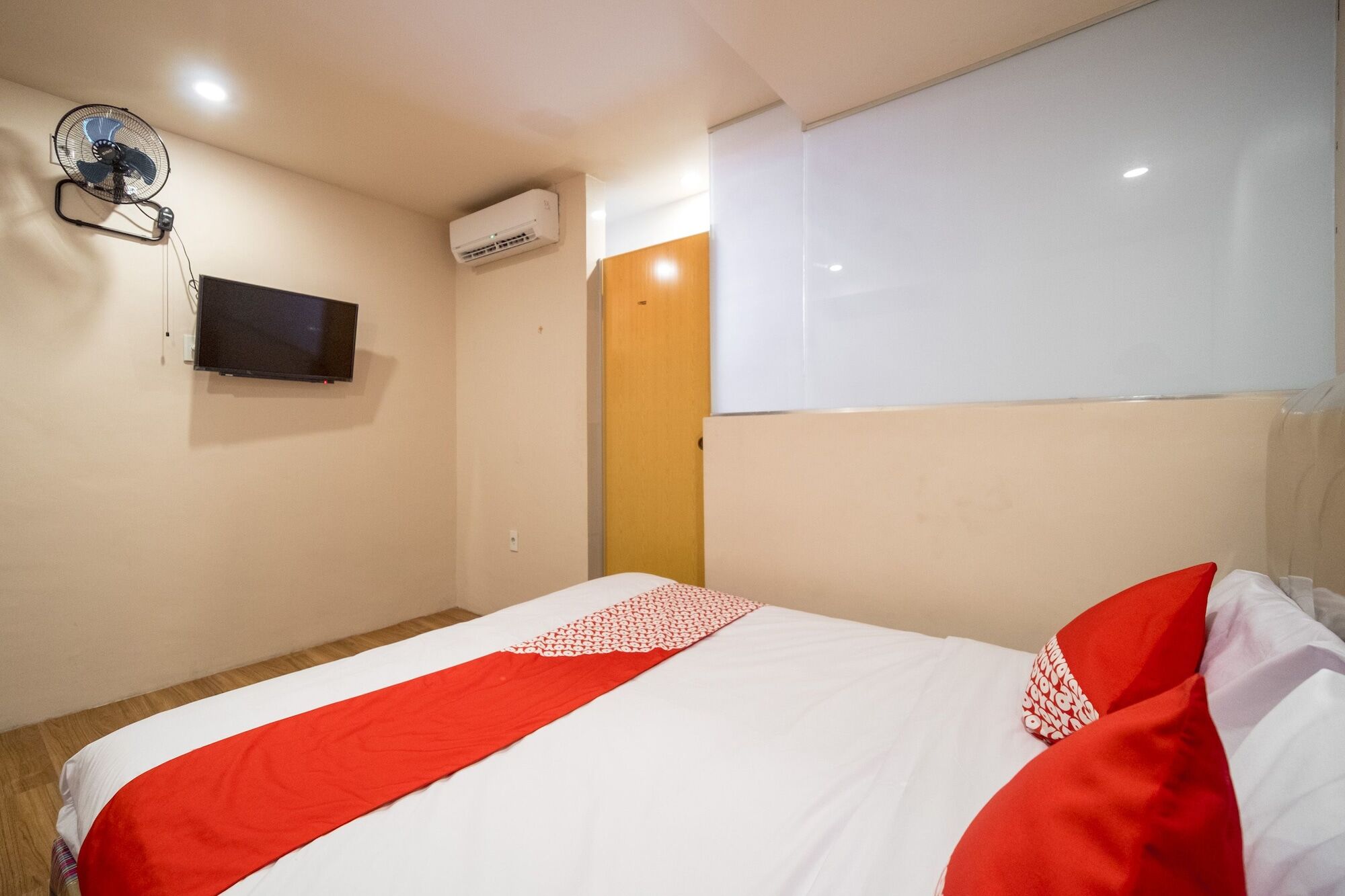 OYO 291 Medan City Syariah Bagian luar foto